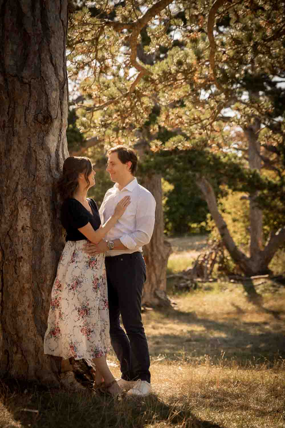 Babybauchfotos im Wald – natürliche Schwangerschaftsfotografie von Fotografie Lenz in Wien.