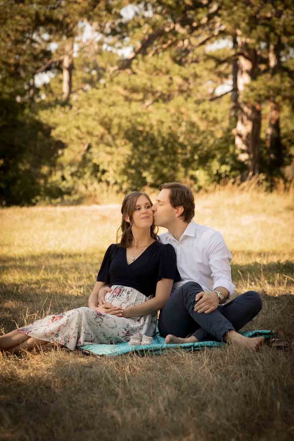 Schwangerschaftsfotos mit Waldkulisse – natürlich und authentisch in Niederösterreich
